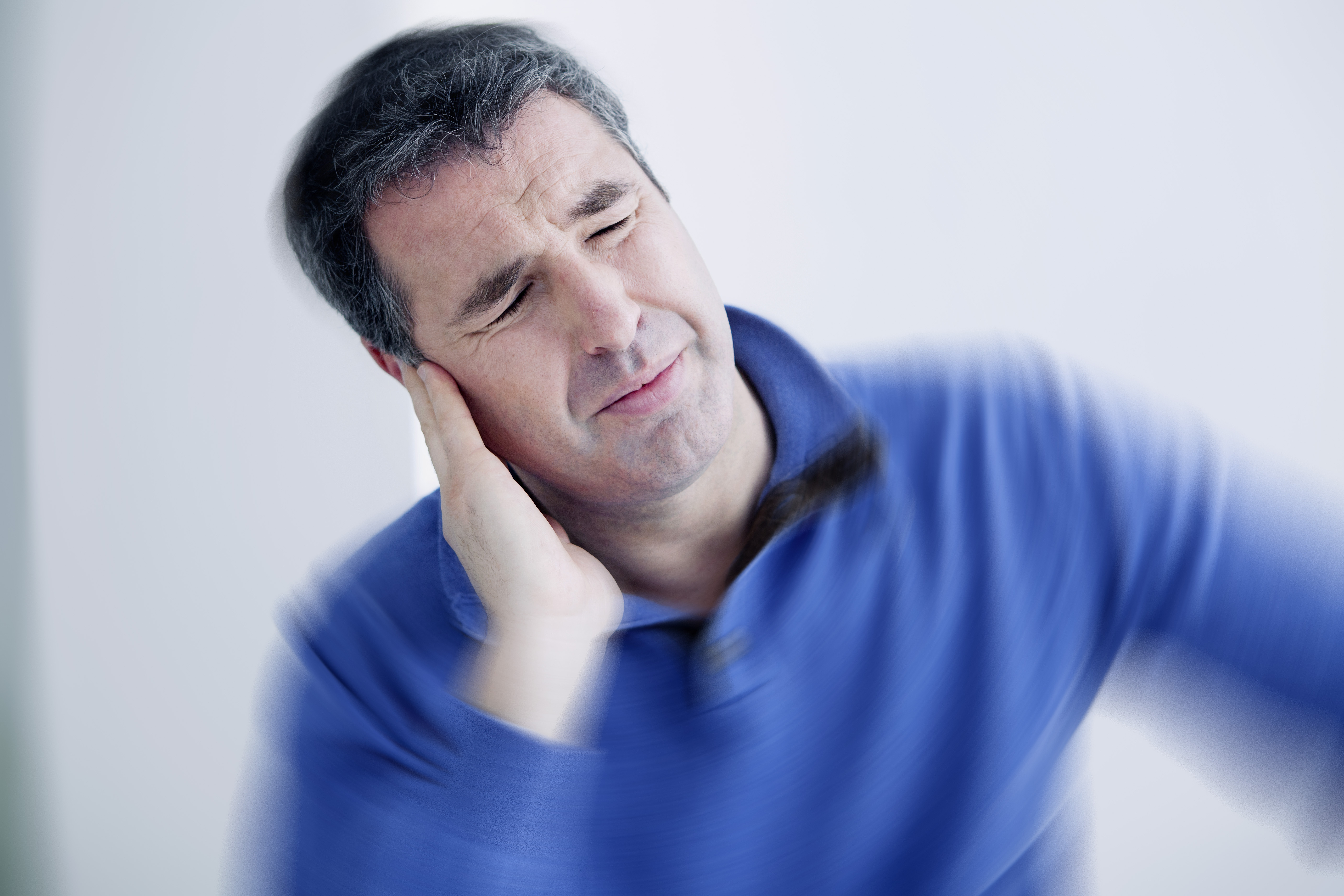 Лечение боли в ушах у взрослых и детей: причины, препараты